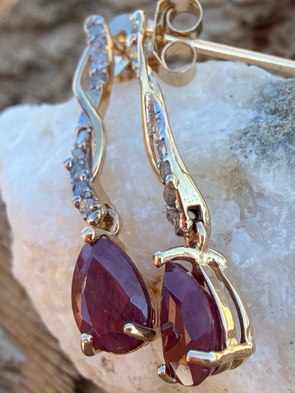 ❤️ 10K SOLID GOLD 1 CTW Ruby & Diamond Dangle Earrings - Picture 11 of 11